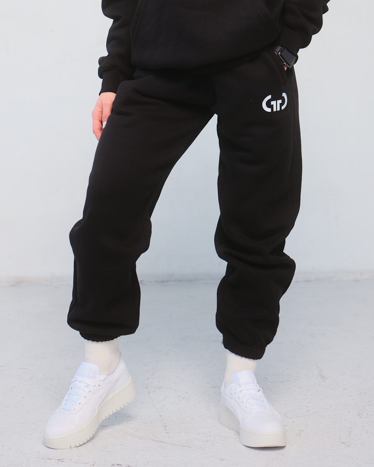 Trackpant for Women in Black – Tapered Leg, Adjustable Waistband, Soft Breathable Fabric for Comfort & Style