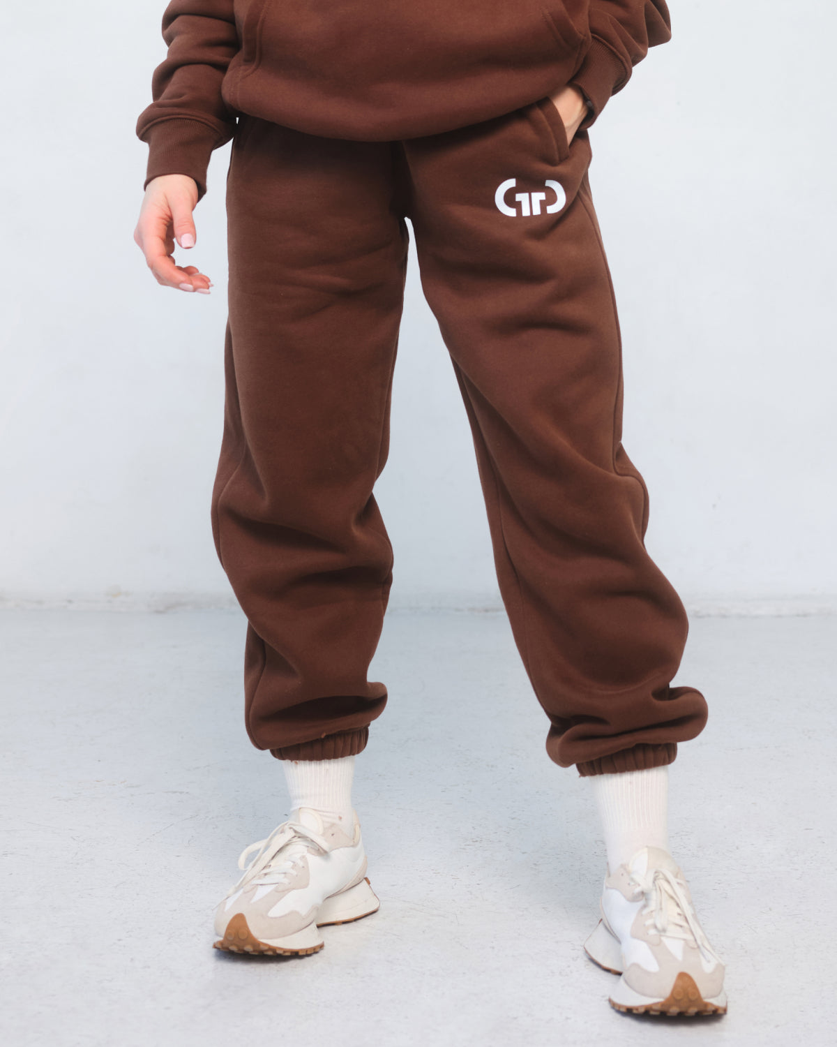 Trackpant for Women in Brown – Tapered Leg, Adjustable Waistband, Soft Breathable Fabric for Comfort & Style