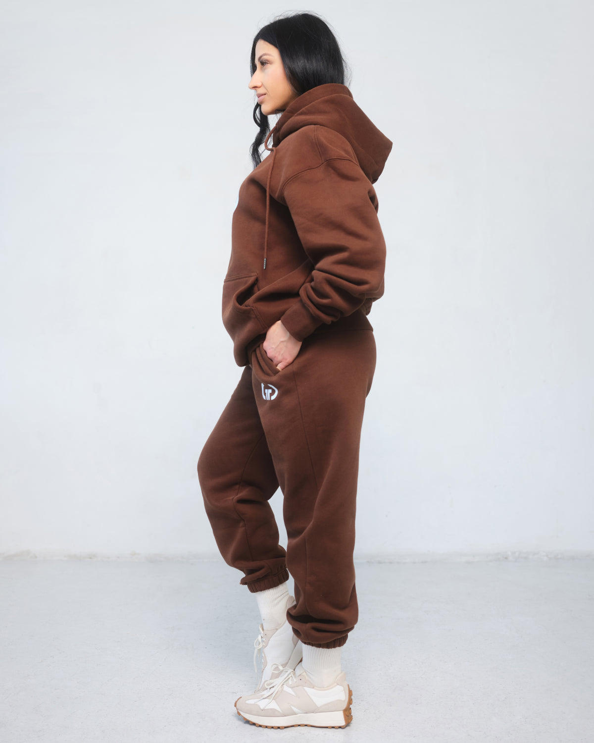 Trackpant for Women in Brown – Tapered Leg, Adjustable Waistband, Soft Breathable Fabric for Comfort & Style