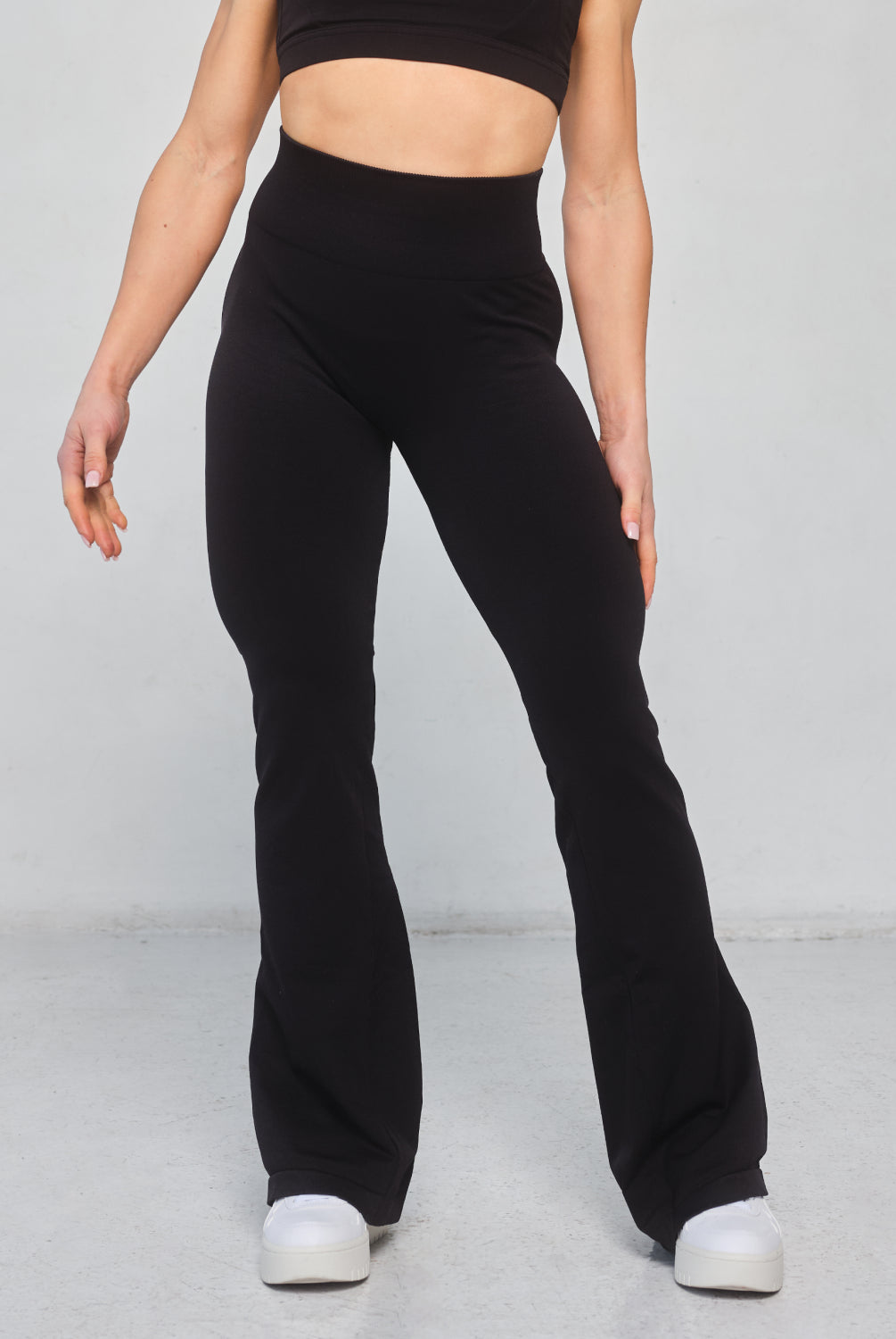 Scrunch Flare Trousers for Women in Black – Figure-Enhancing Fit with Flared Leg and Scrunch Detail