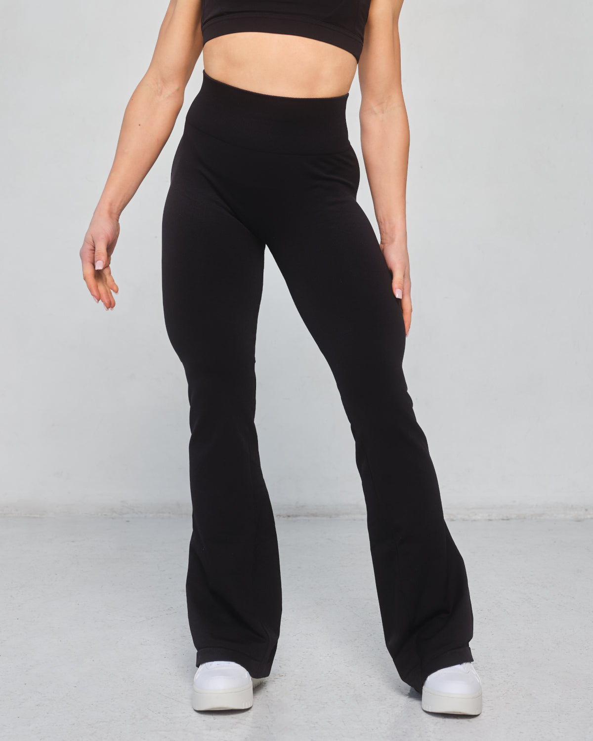 Scrunch Flare Trousers for Women in Black – Figure-Enhancing Fit with Flared Leg and Scrunch Detail