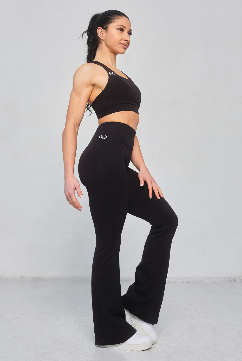 Scrunch Flare Trousers for Women in Black – Figure-Enhancing Fit with Flared Leg and Scrunch Detail
