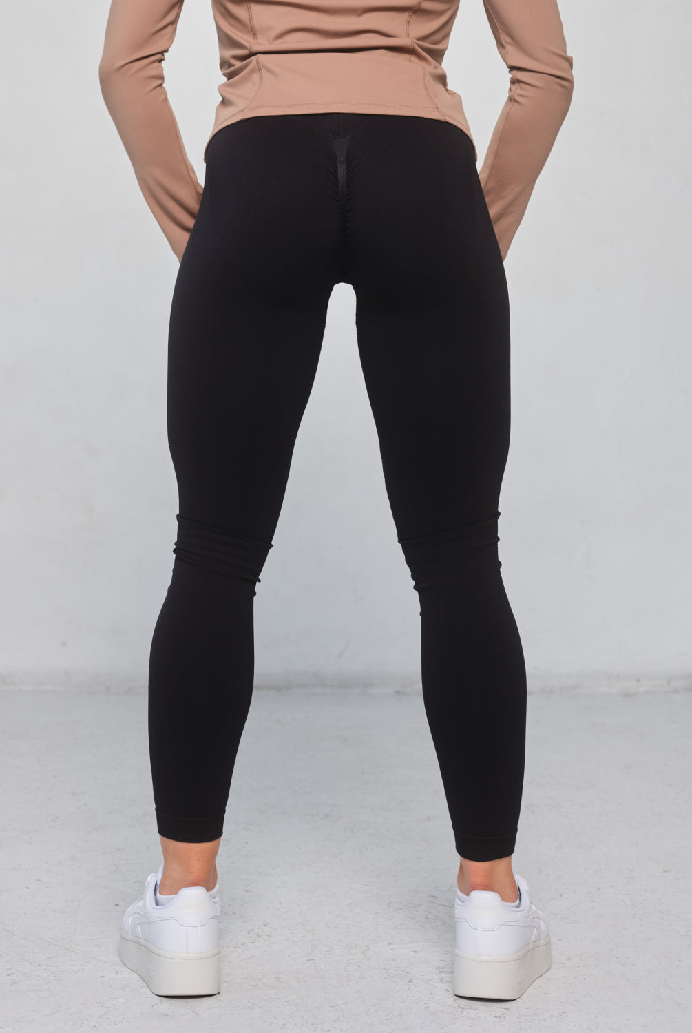 Scrunch Tight for Women in Black – High-Waisted, Figure-Flattering Tights with Stretch Fabric