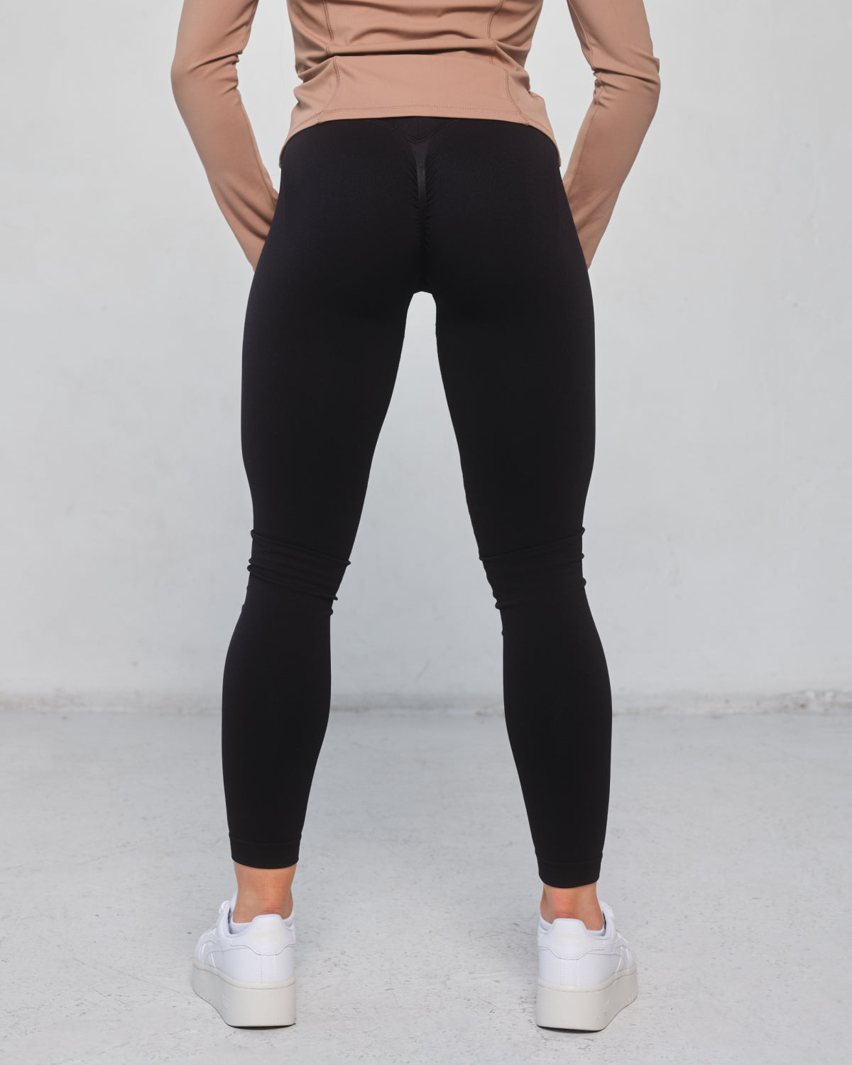 Scrunch Tight for Women in Black – High-Waisted, Figure-Flattering Tights with Stretch Fabric